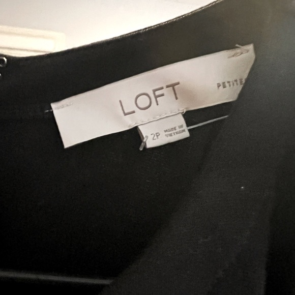 Sleeveless black belted left dress with an asymmetric hem 🕶 - Picture 4 of 4